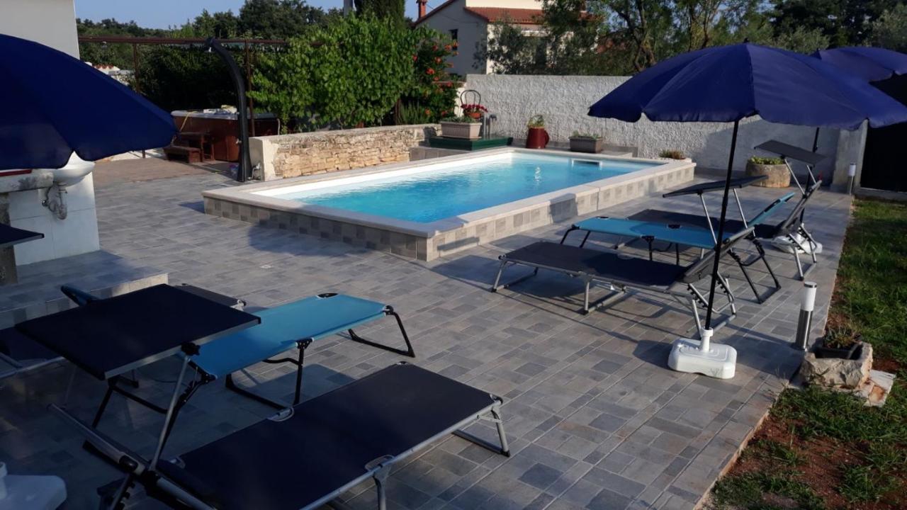 Holiday Home Dioniza Vodnjan Exterior photo
